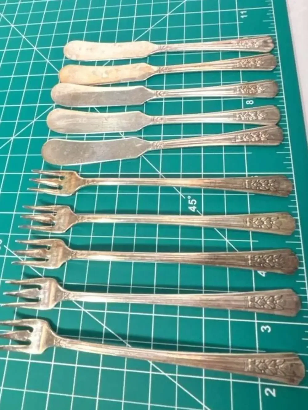 1847 Rogers A1 Plus Adoration Silverplate Butter Knives & Cocktail Seafood Forks